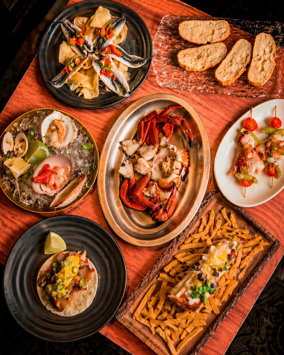 Brochetas y verduras